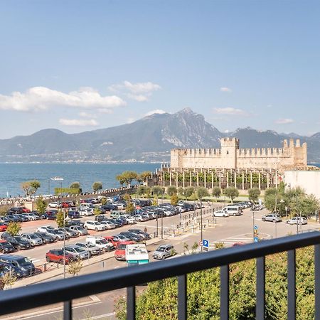 Hotel Al Castello Torri Del Benaco Bagian luar foto