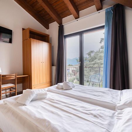 Hotel Al Castello Torri Del Benaco Bagian luar foto