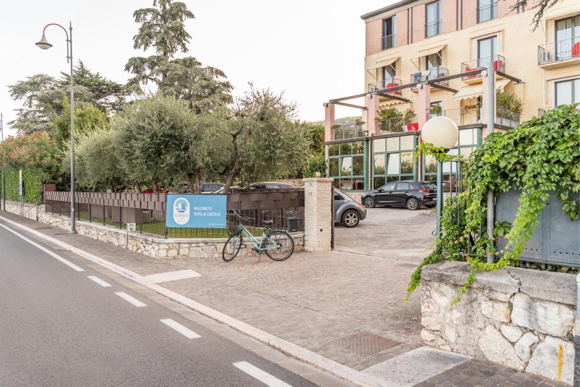 Hotel Al Castello Torri Del Benaco Bagian luar foto