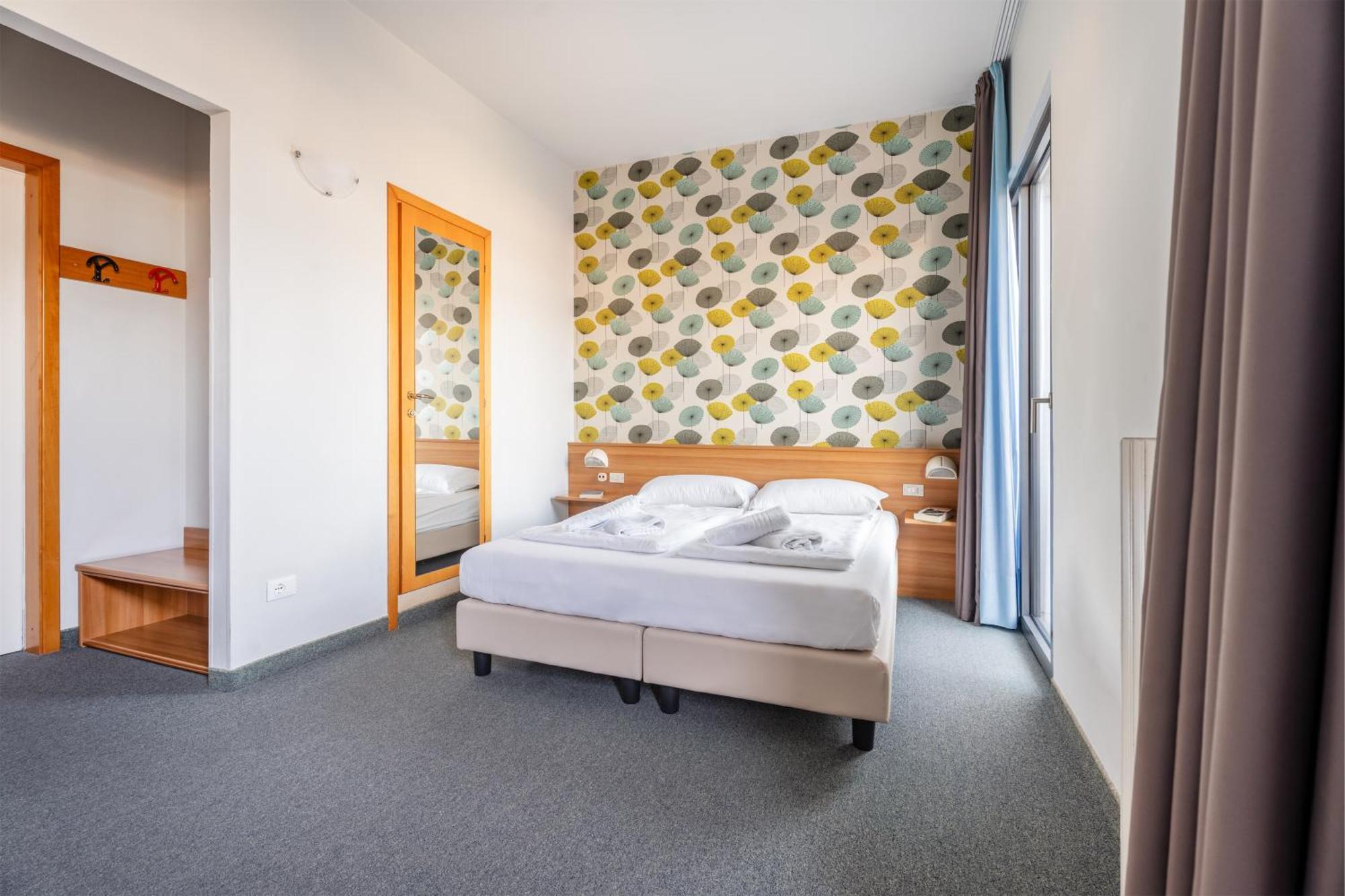 Hotel Al Castello Torri Del Benaco Bagian luar foto