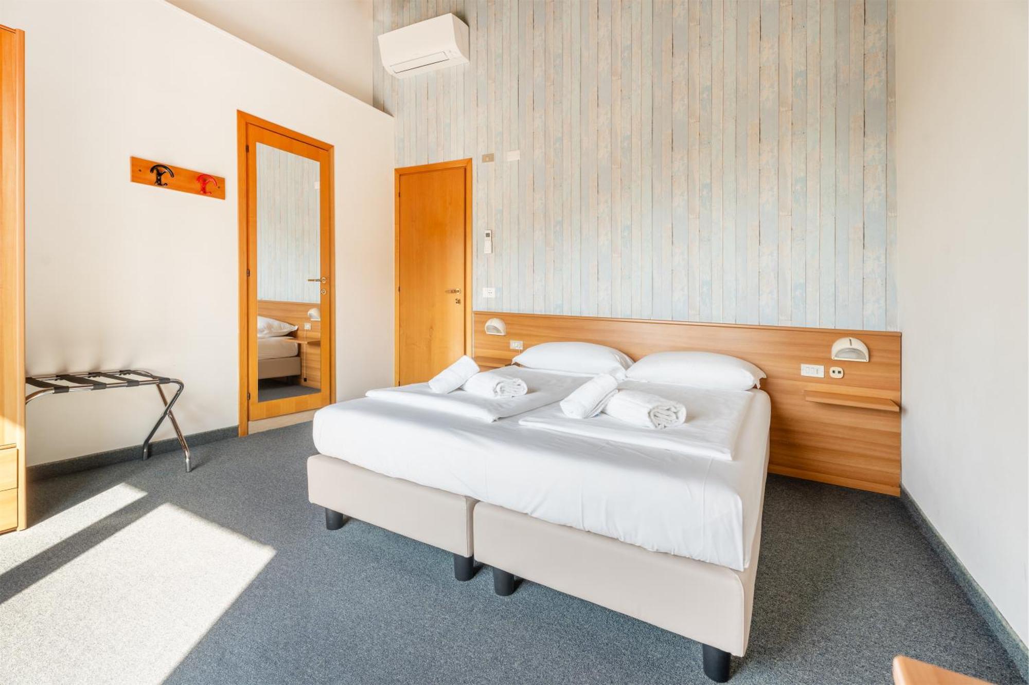 Hotel Al Castello Torri Del Benaco Bagian luar foto
