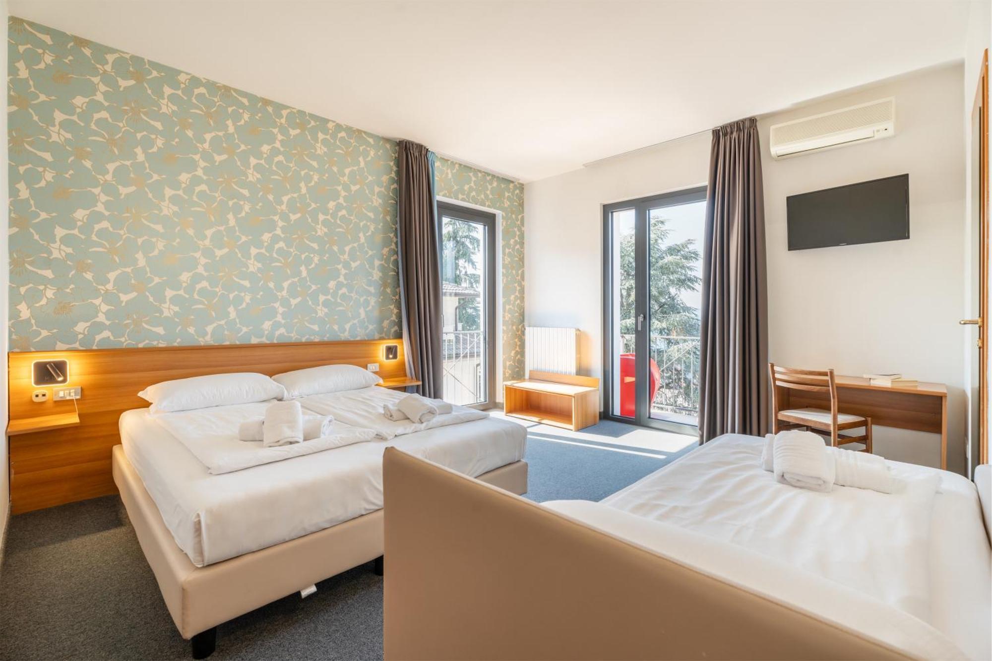 Hotel Al Castello Torri Del Benaco Bagian luar foto