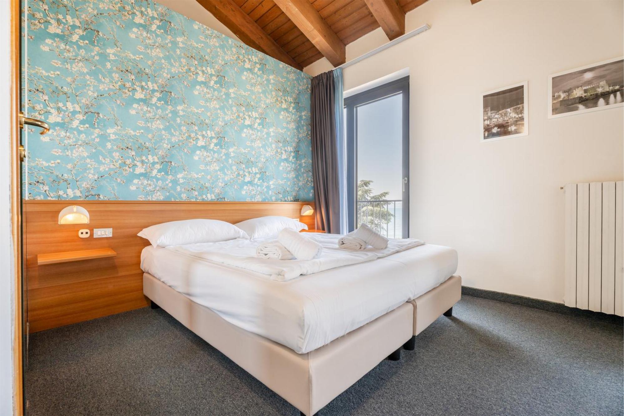 Hotel Al Castello Torri Del Benaco Bagian luar foto