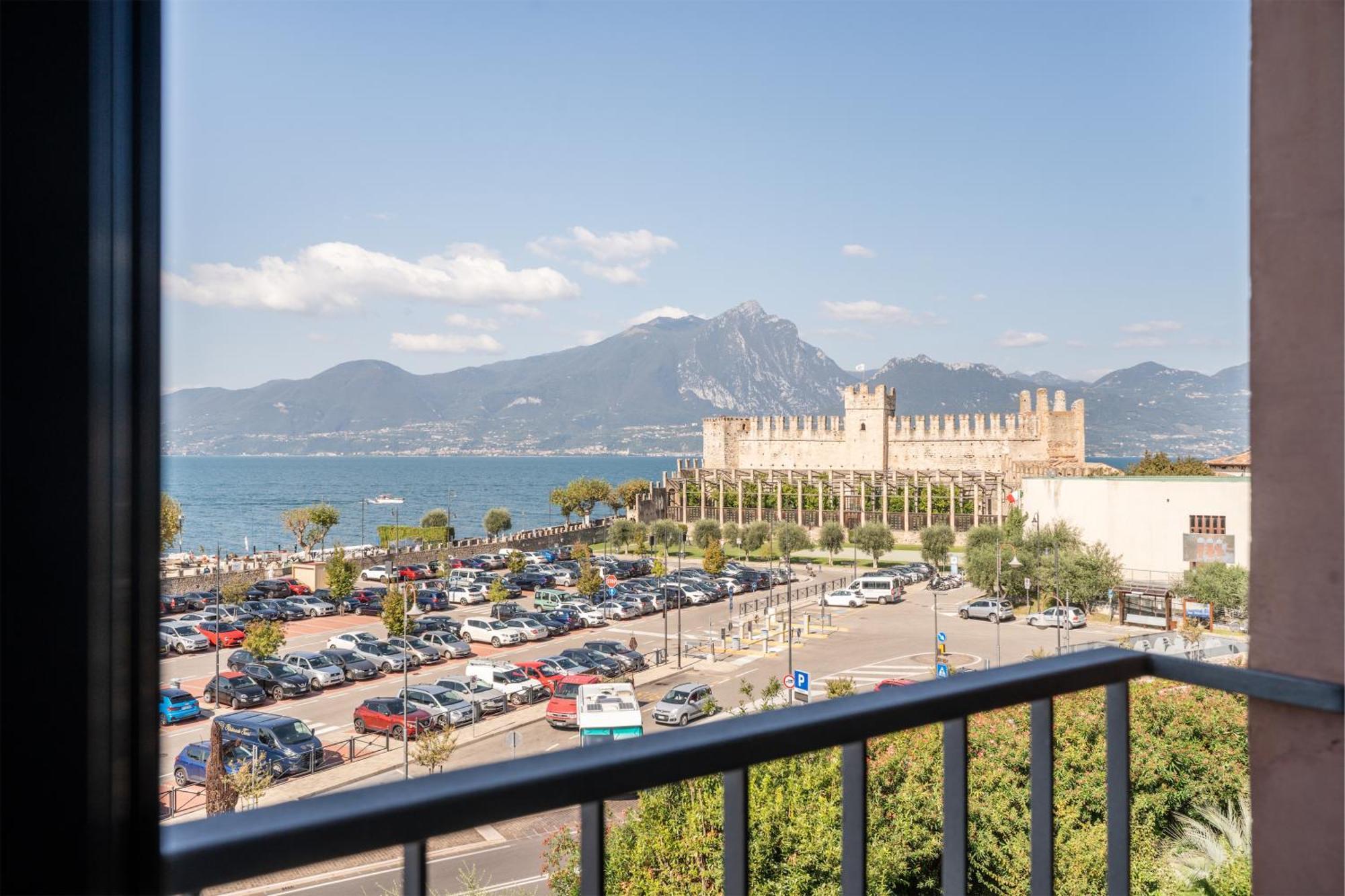 Hotel Al Castello Torri Del Benaco Bagian luar foto