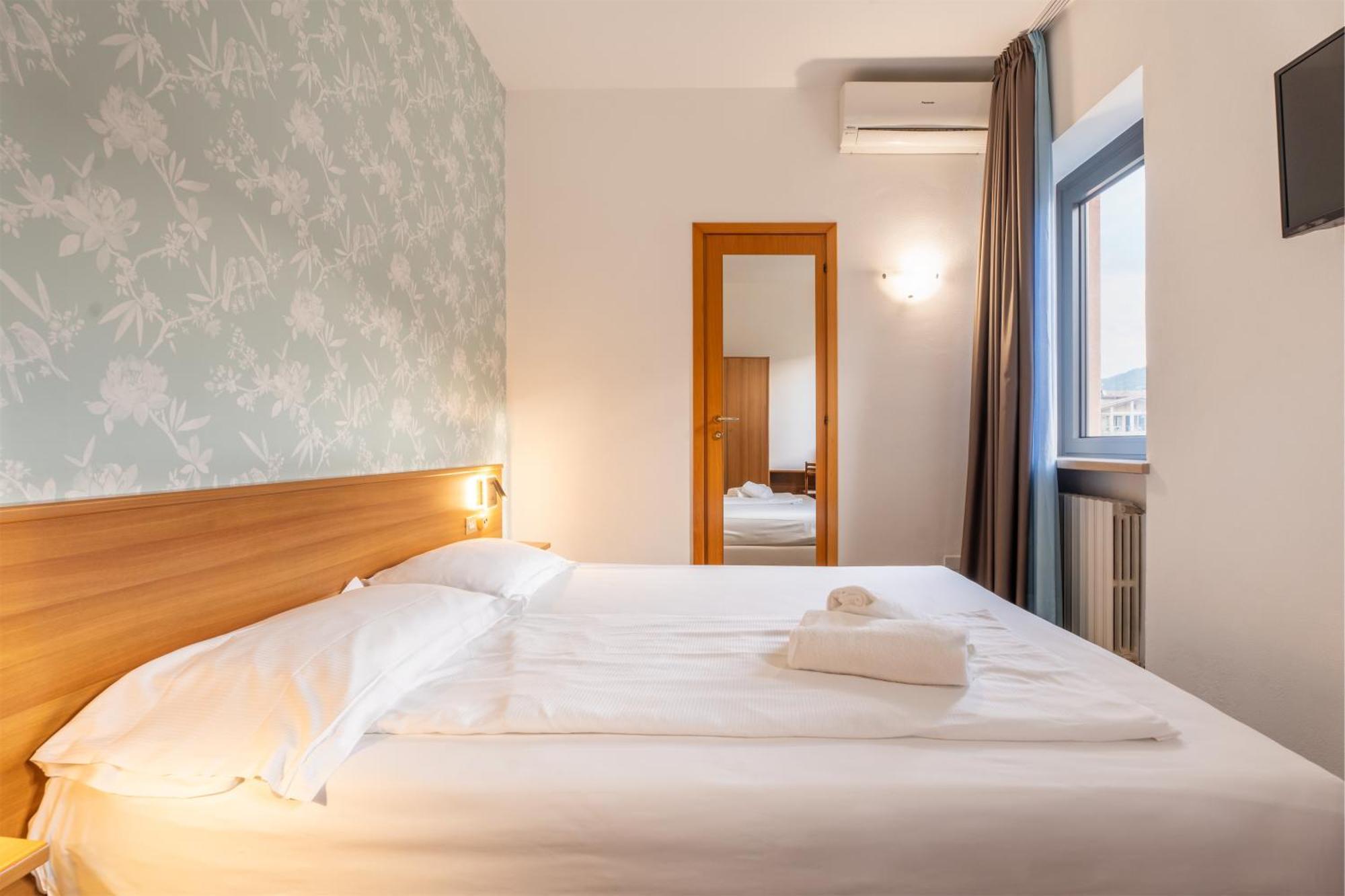 Hotel Al Castello Torri Del Benaco Bagian luar foto
