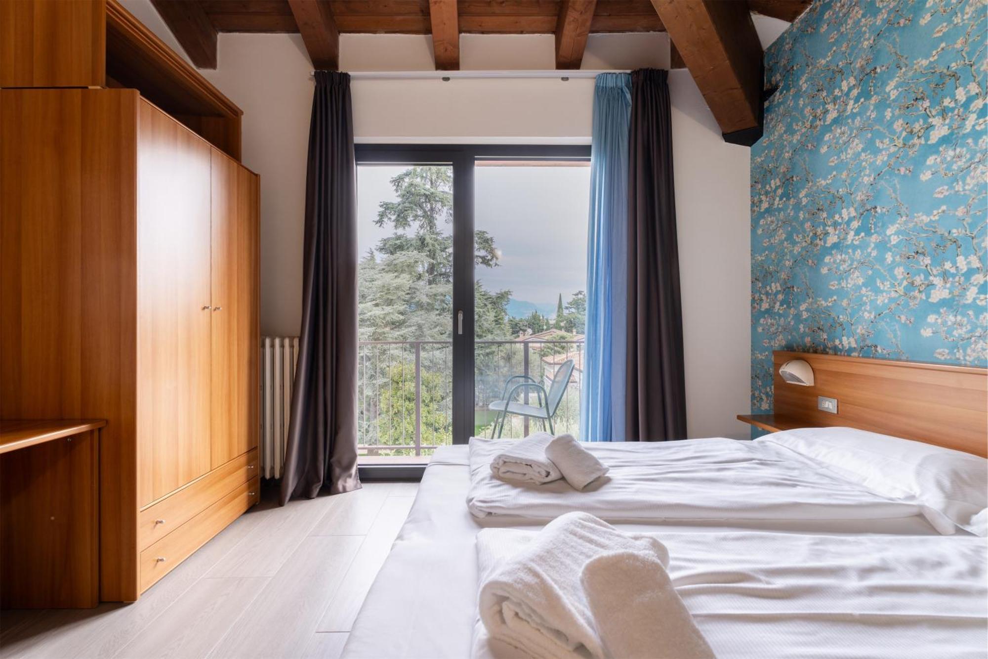 Hotel Al Castello Torri Del Benaco Bagian luar foto