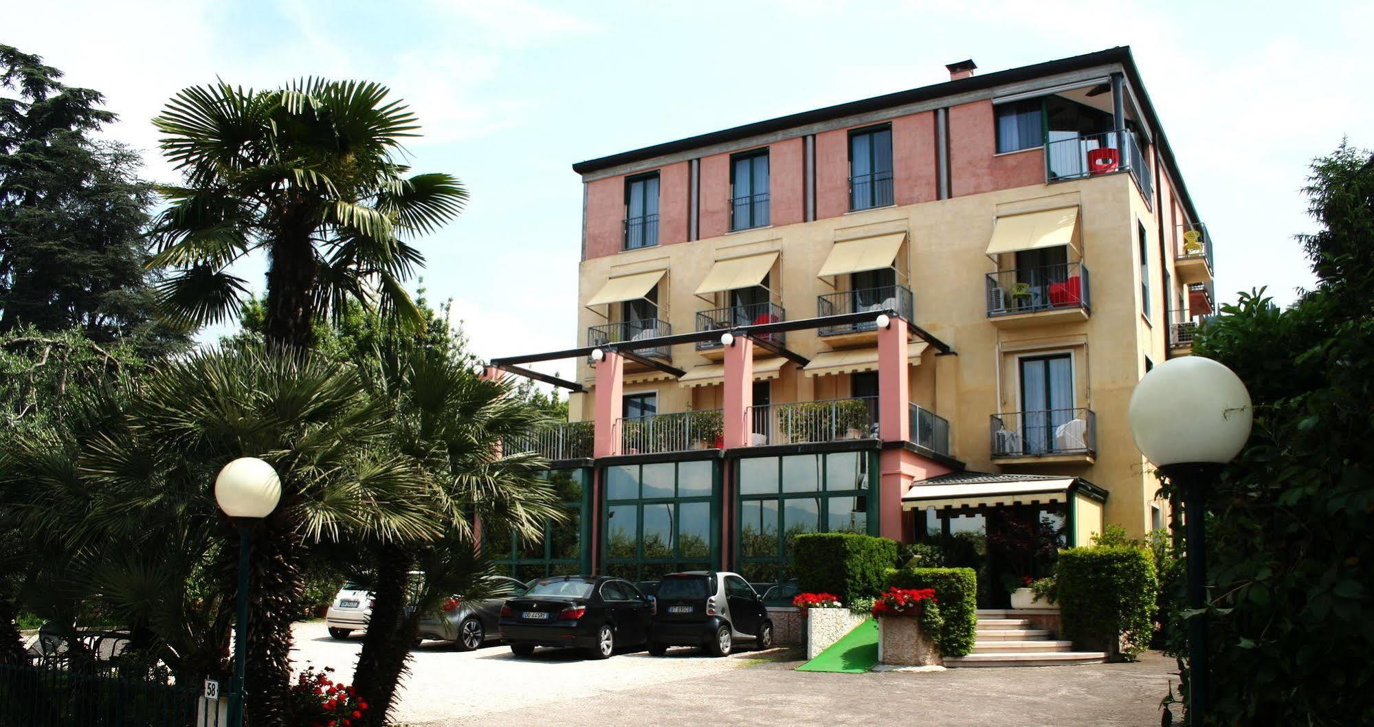Hotel Al Castello Torri Del Benaco Bagian luar foto